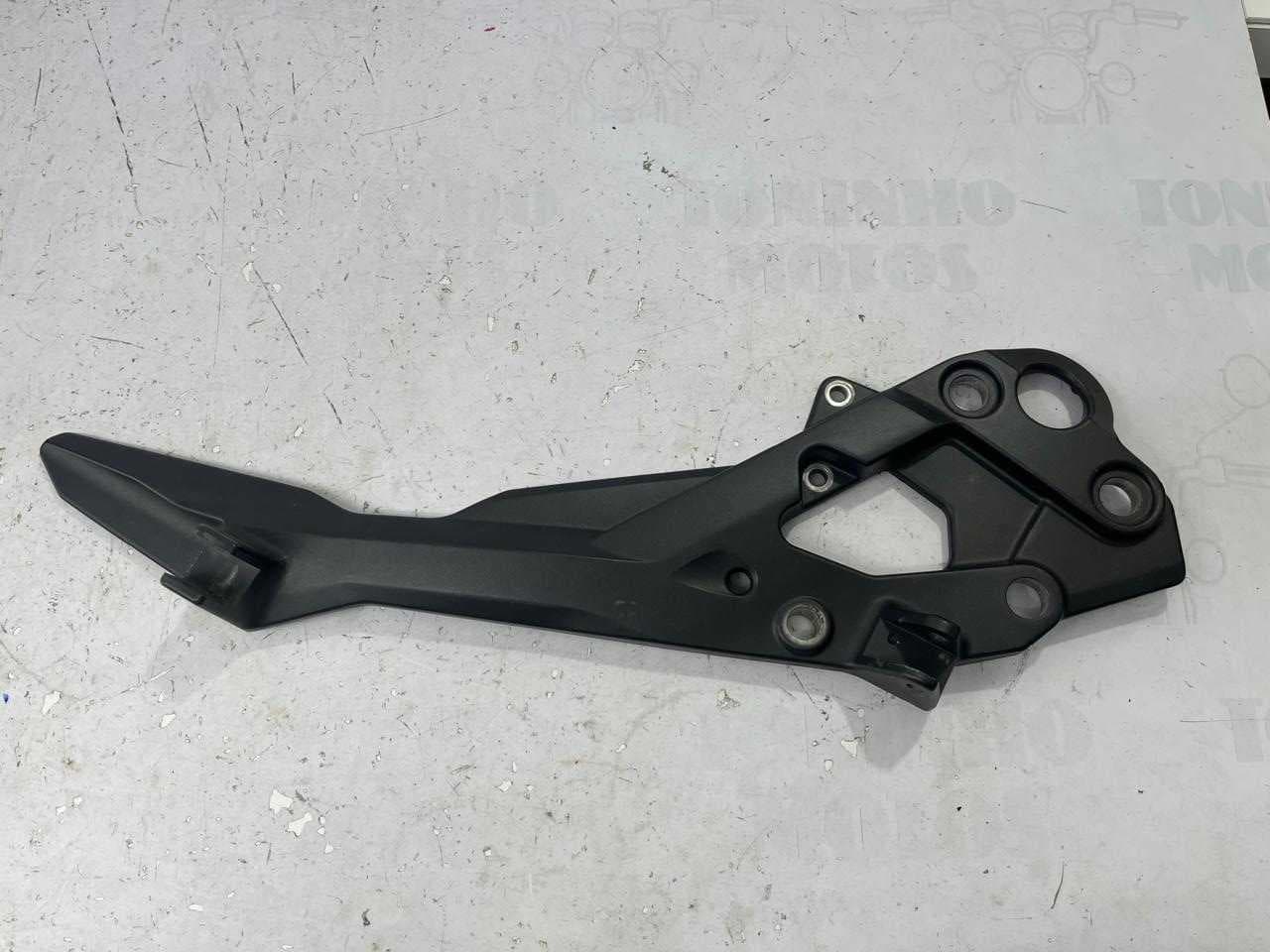SUPORTE PEDALEIRA LADO DIREITO YAMAHA XJ6 N 2010 Á 2019