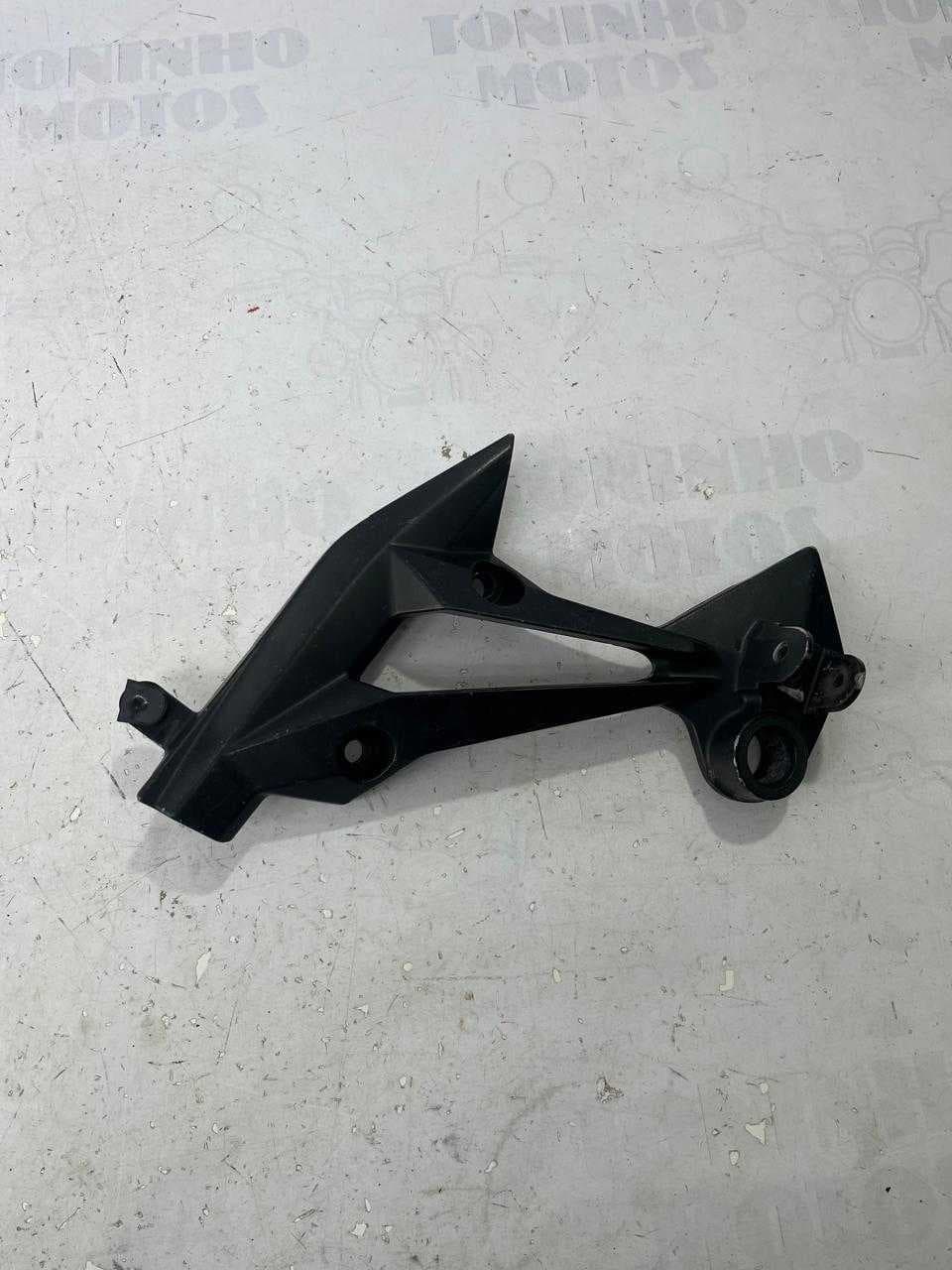 SUPORTE PEDALEIRA TRASEIRO DIREITO KAWASAKI Z 750 2008