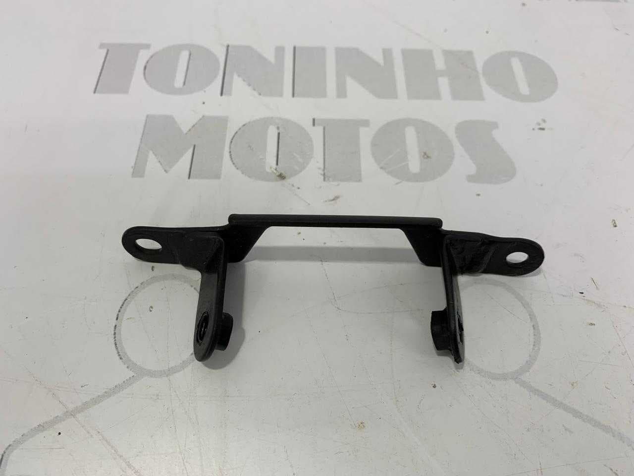 SUPORTE INFERIOR FAROL HONDA CB300F 2023 a 2025
