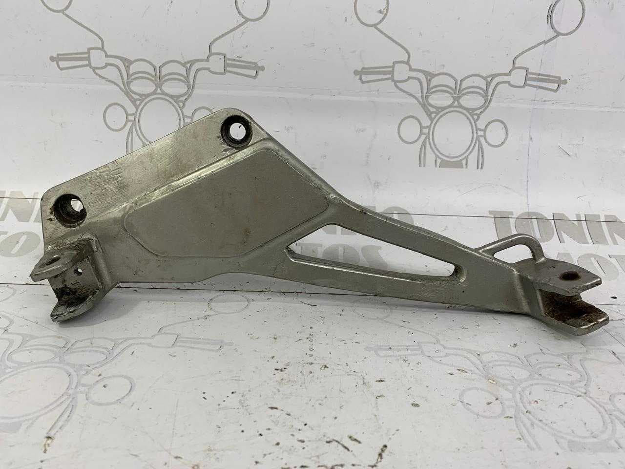SUPORTE DE PEDALEIRA LADO ESQUERDO HONDA CB500 1998 Á 2004