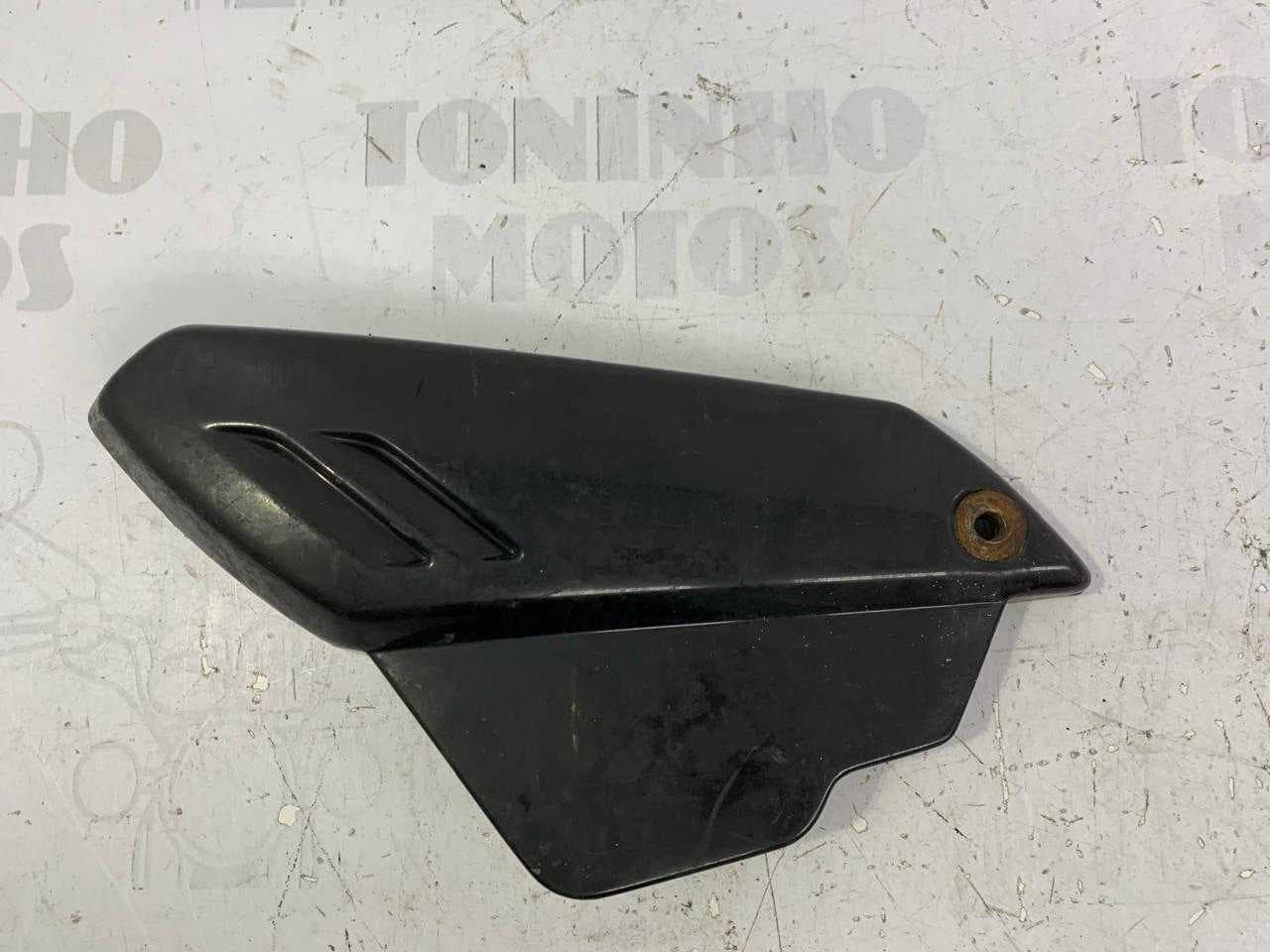 TAMPA LATERAL LADO DIREITO YAMAHA CRYPTON 105 1998 Á 2004