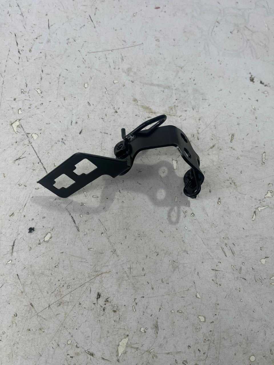 SUPORTE VISOR DIANTEIRO DIREITO HONDA XR200 1994 À 2002