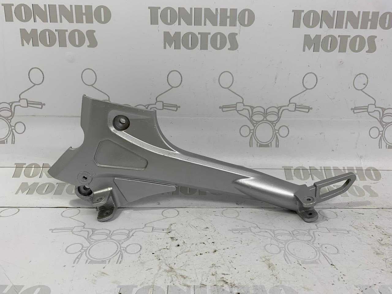 SUPORTE DE PEDALEIRA ESQUERDO YAMAHA FAZER 250 2006 A 2009
