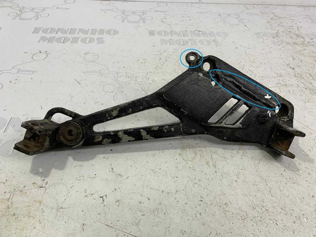 SUPORTE DE PEDALEIRA LADO DIREITO HONDA CB500 1998 À 2004
