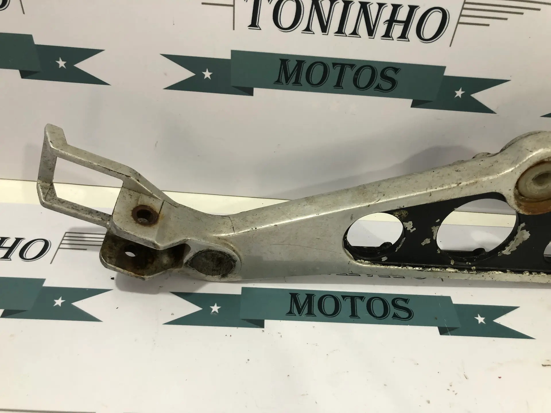 Suporte Pedaleira Direito Honda CBX750F 1986 à 1994 — imagem 2