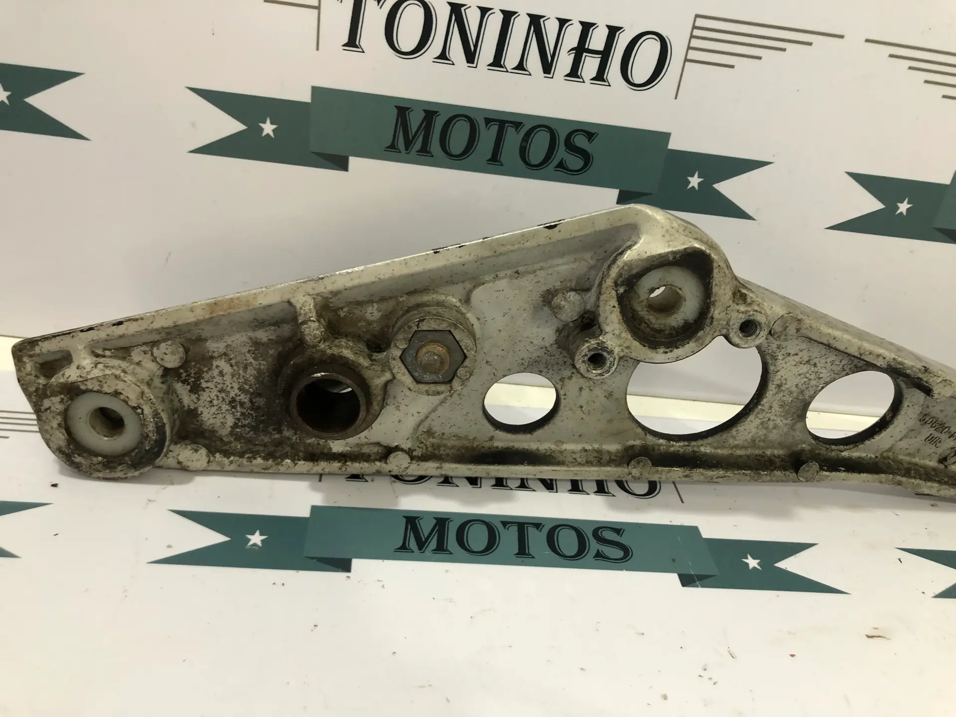 Suporte Pedaleira Direito Honda CBX750F 1986 à 1994 — imagem 4