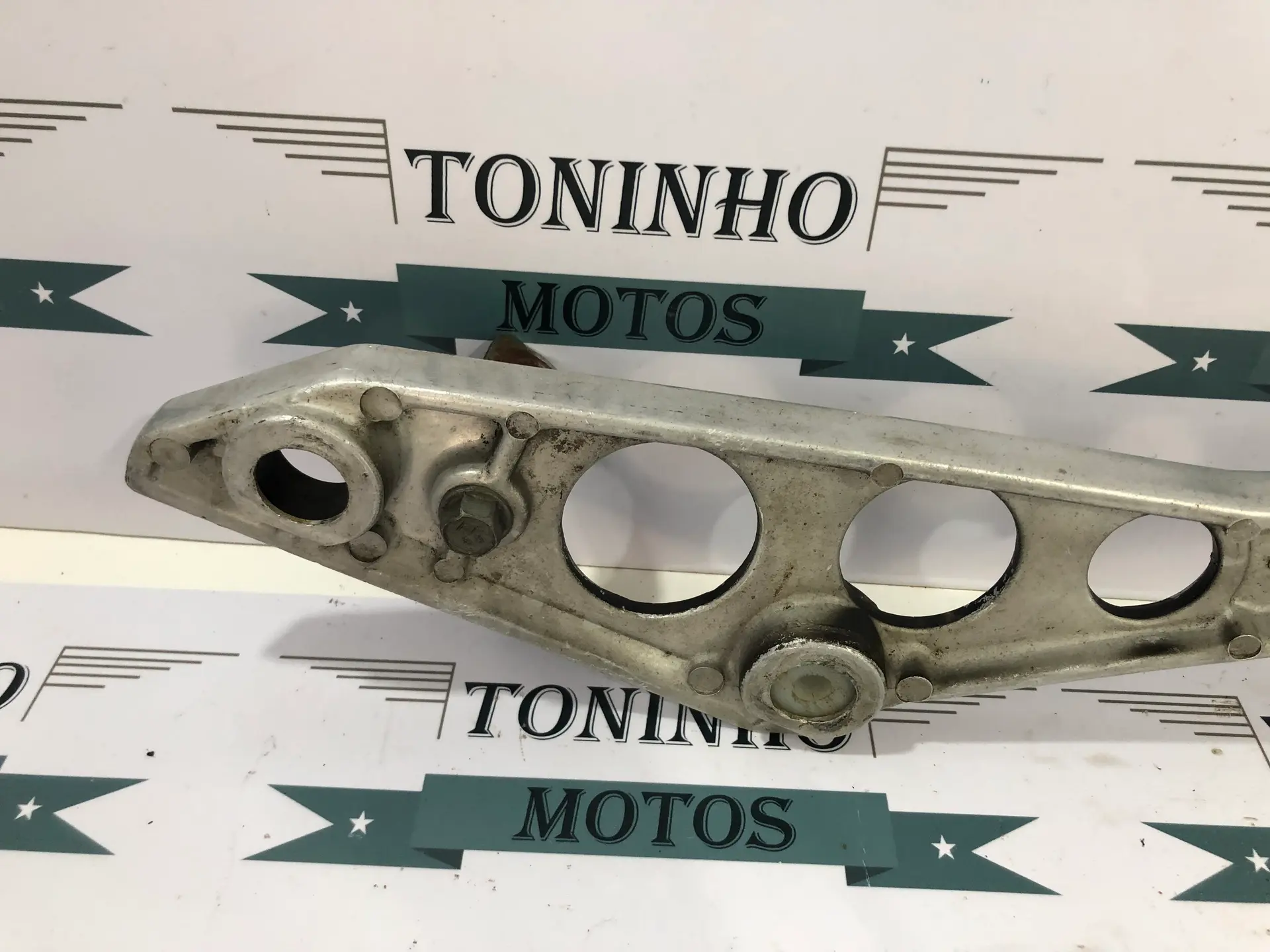 Suporte Pedaleira Esquerdo Honda CBX750F 1986 à 1994 — imagem 5
