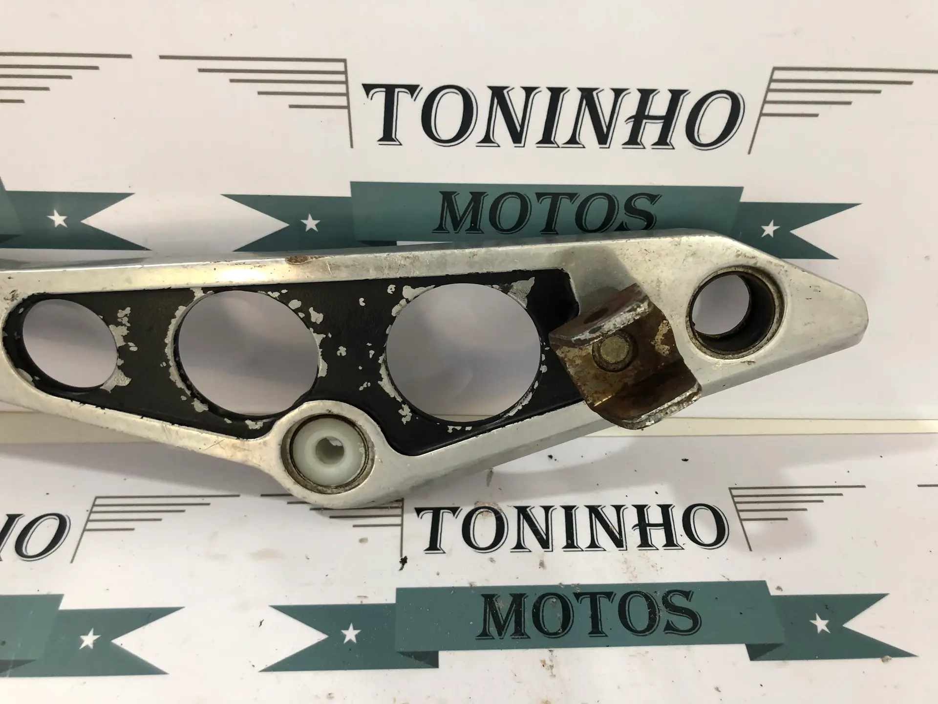 Suporte Pedaleira Esquerdo Honda CBX750F 1986 à 1994 — imagem 3