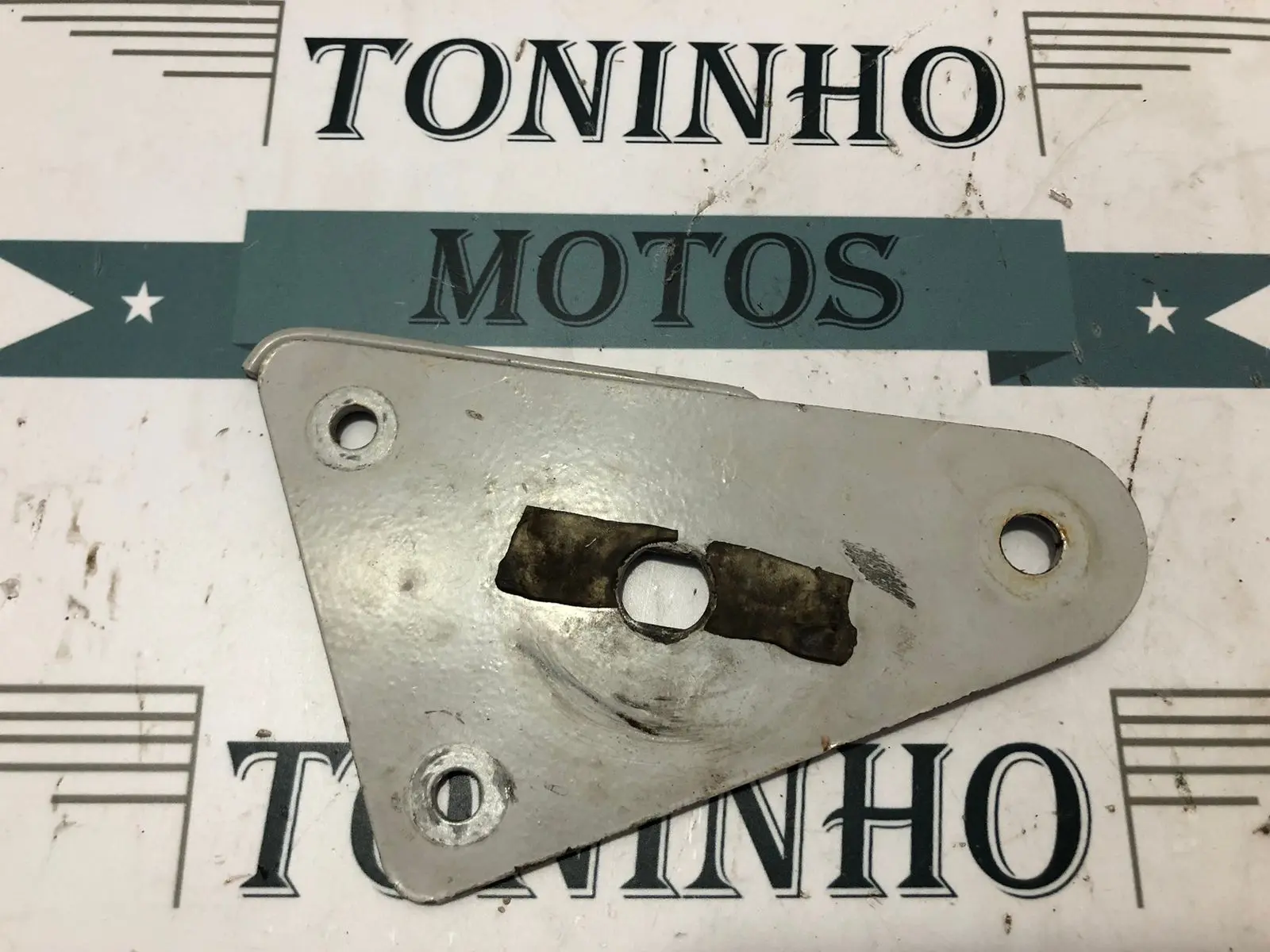 SUPORTE FAROL DIREITO SUZUKI GSR125i / GSR150I 2011 Á 2016 — imagem 2