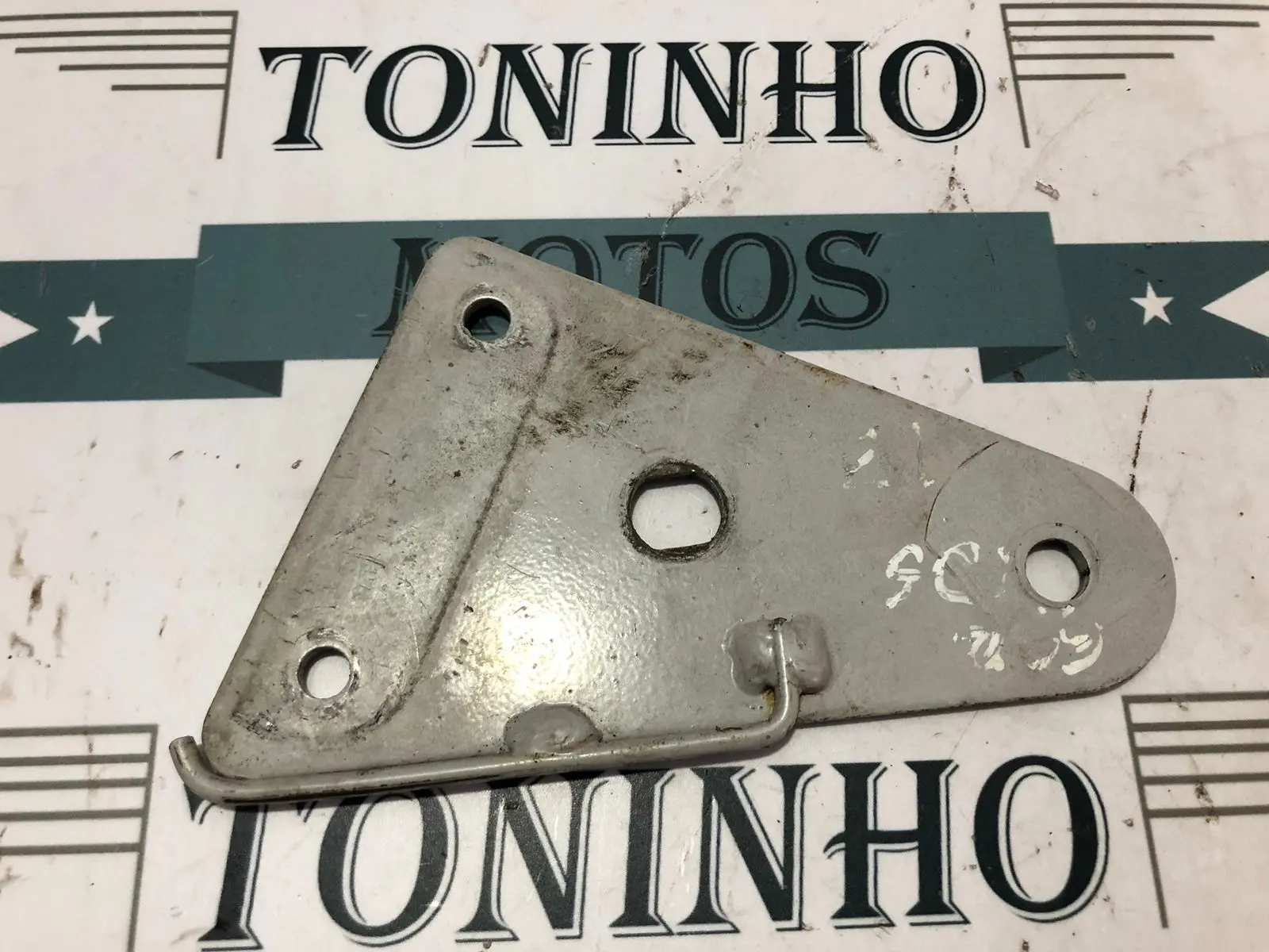 SUPORTE FAROL DIREITO SUZUKI GSR125i / GSR150I 2011 Á 2016 — imagem 3