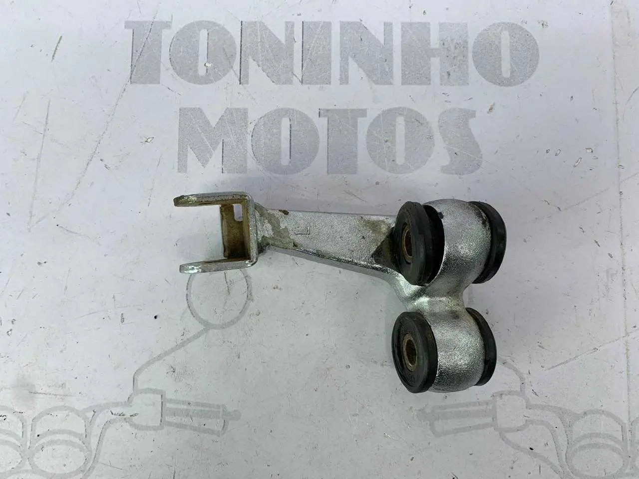 SUPORTE DE PEDALEIRA DIANTEIRA ESQUERDA YAMAHA XV250 VIRAGO