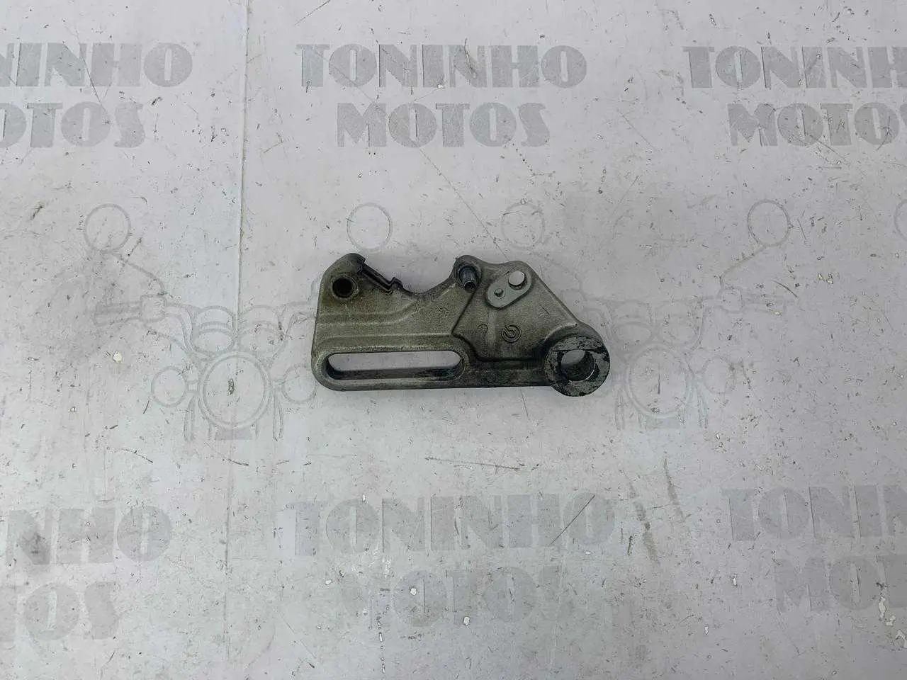 SUPORTE DA PINÇA DE FREIO TRASEIRA BMW F800 GS 2013