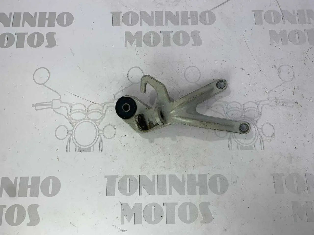 SUPORTE PEDALEIRA TRASEIRO DIREITO KASINSKI COMET 250