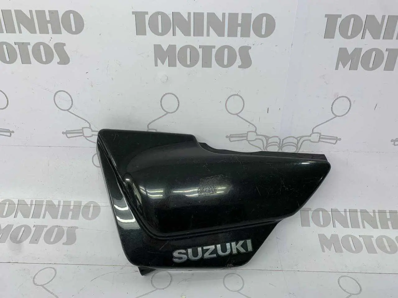 TAMPA LATERAL LADO ESQUERDO SUZUKI YES 125
