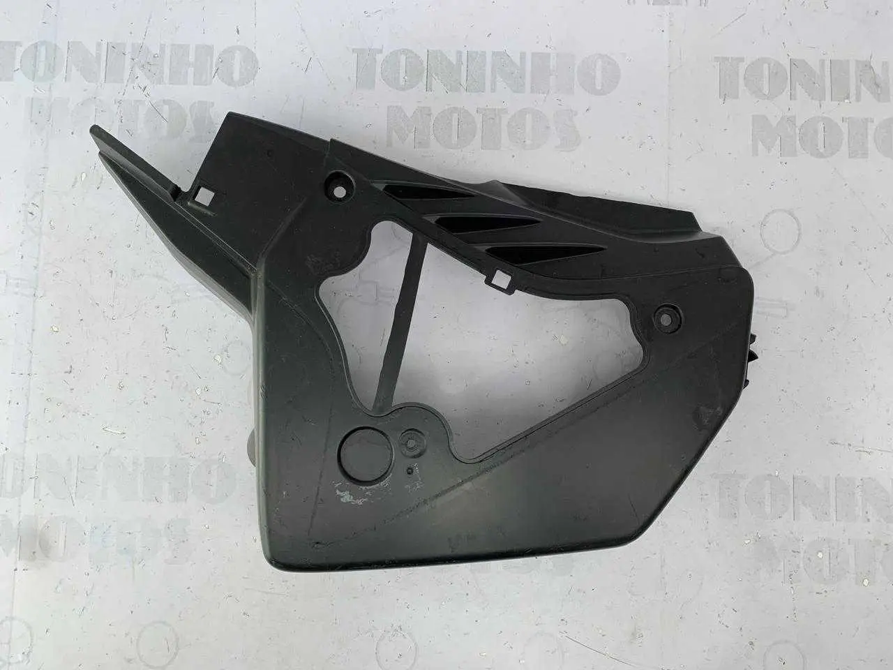 ACABAMENTO LATERAL ESQUERDO HONDA TITAN 150 2009 Á 2010