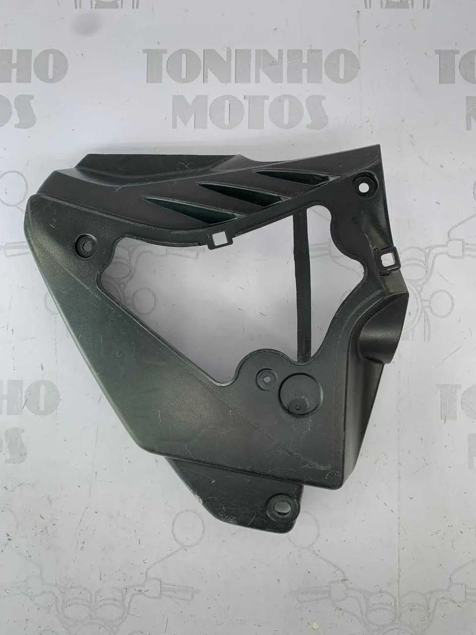 ACABAMENTO LATERAL DIREITO HONDA TITAN 150 MIX / EX 2009