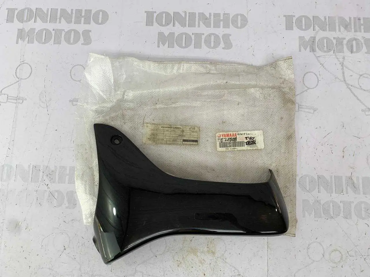 ABA DO TANQUE LADO DIREITO YAMAHA XT225 1997 À 2006