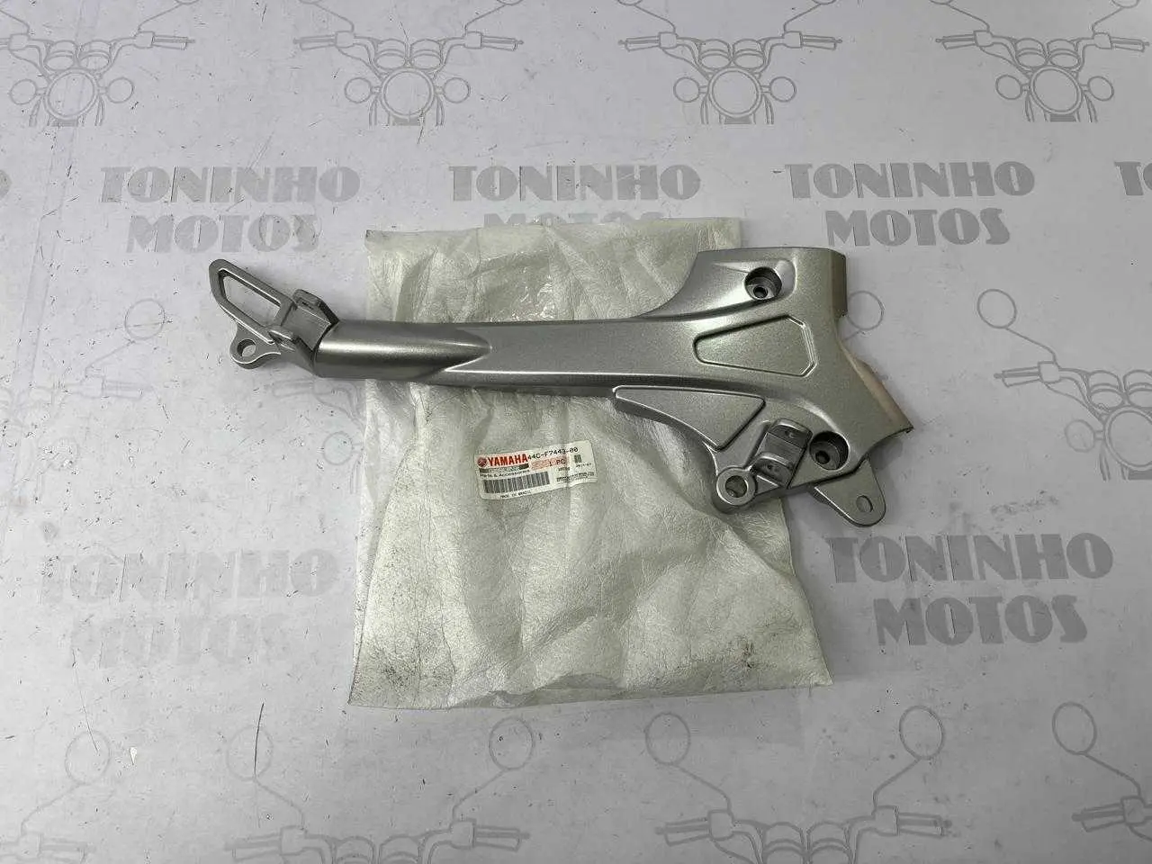 SUPORTE PEDALEIRA LADO DIREITO YAMAHA FAZER 250 2011 À 2017