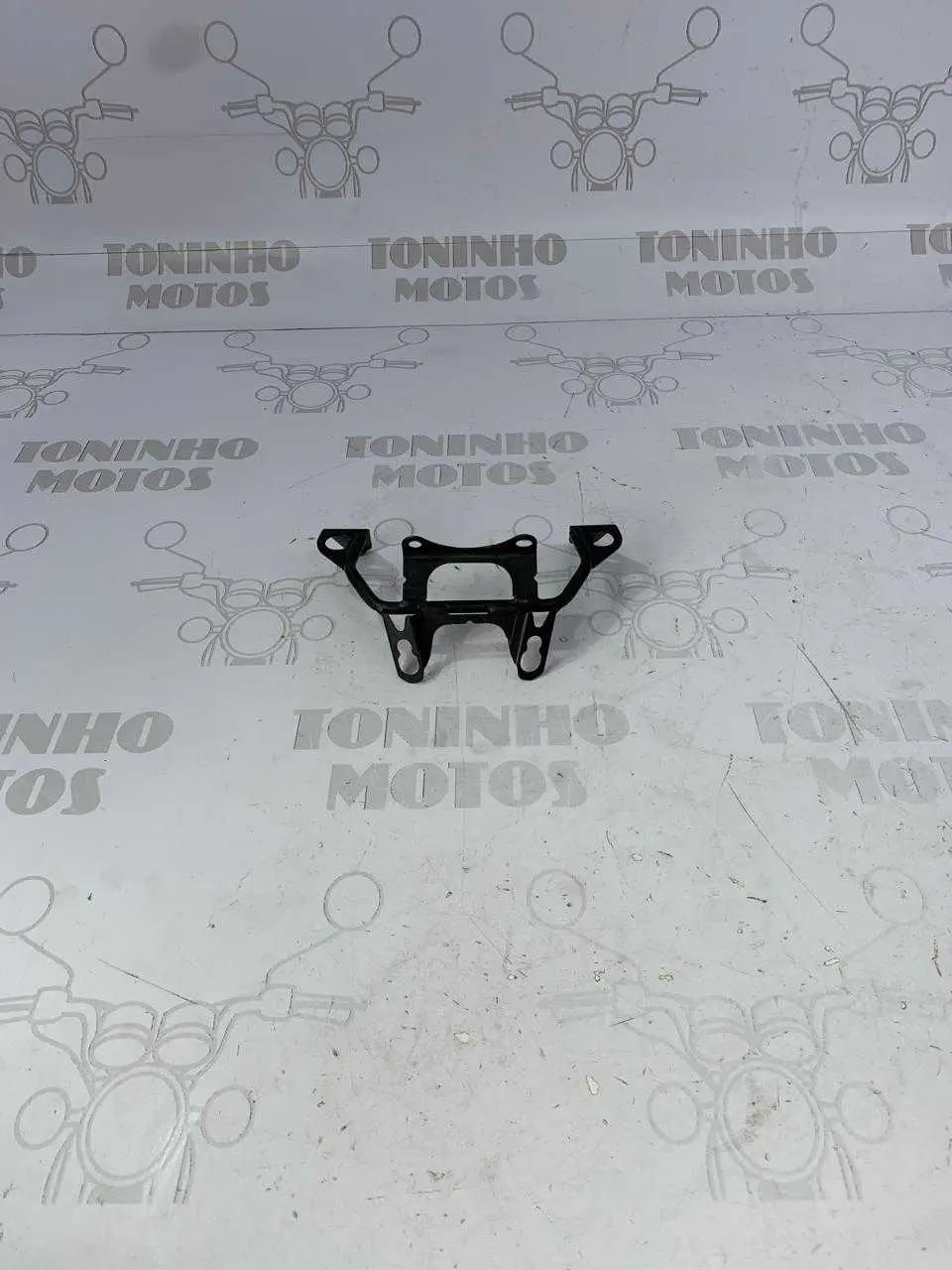 SUPORTE SUPERIOR FAROL HONDA SAHARA 300 2023 / 2024