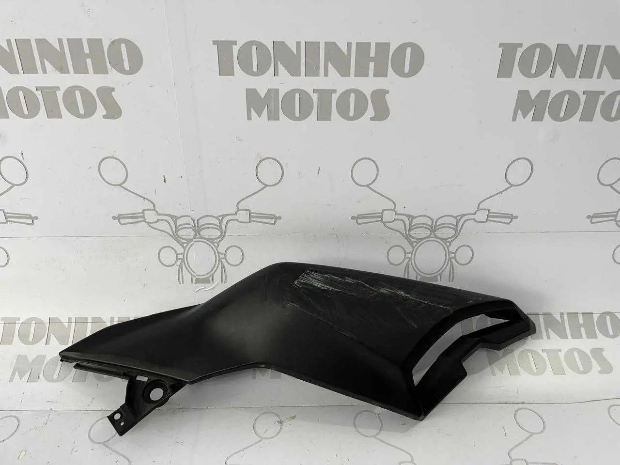 CARENAGEM ABA DE TANQUE LADO DIREITO YAMAHA MT03 2017 À 2020