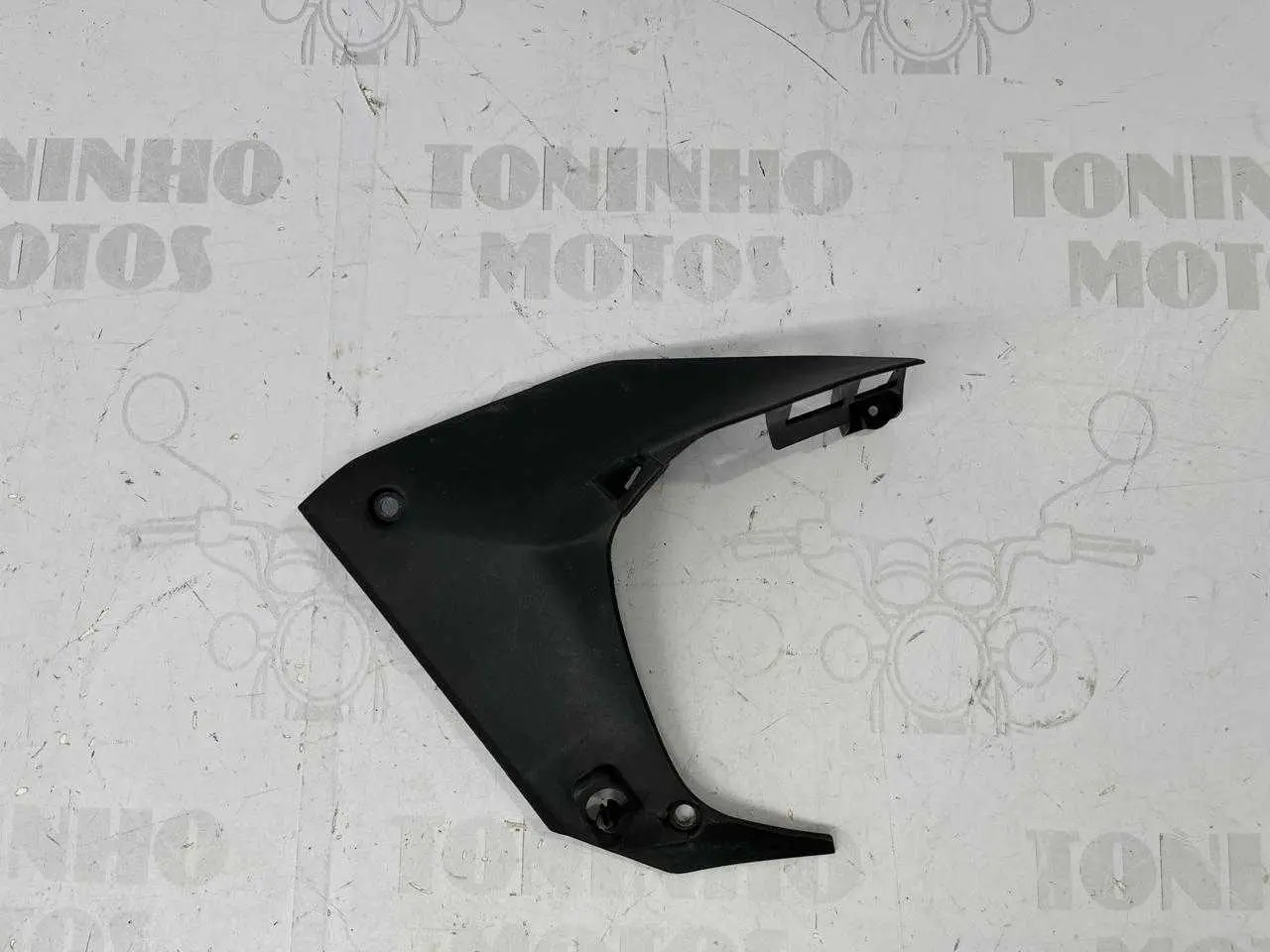 ABA TANQUE INFERIOR DIREITO HONDA FAN 160 / CARGO 160
