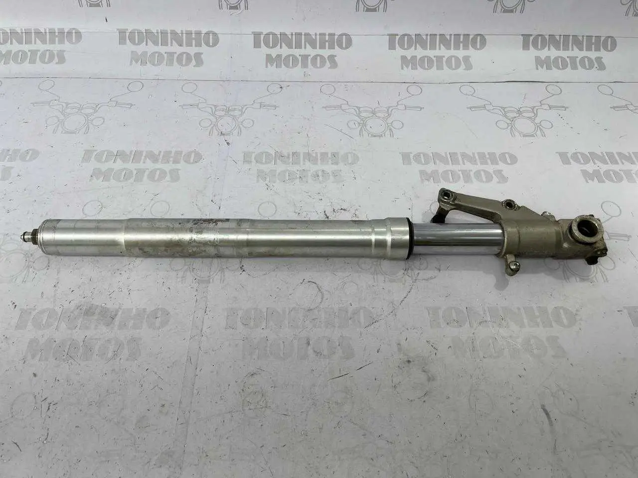 BENGALA LADO ESQUERDO SUZUKI GSX 750R SRAD 1996 A 2000