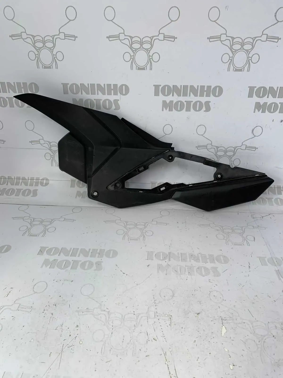 TAMPA LATERAL LADO ESQUERDO HONDA XRE 190 2016 Á 2024