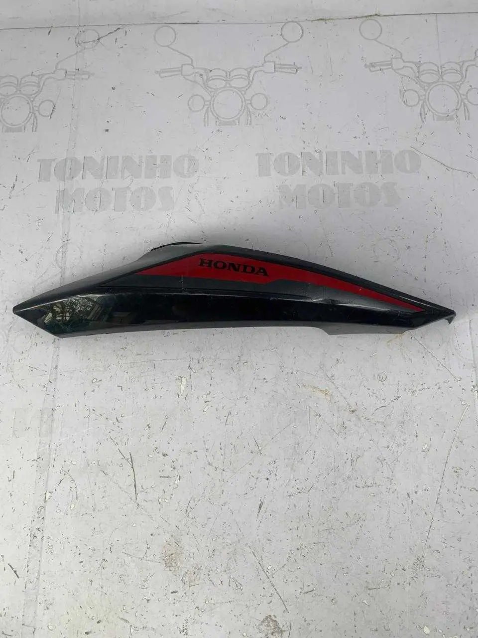 TAMPA LATERAL ESQUERDO HONDA BROS 160 2025