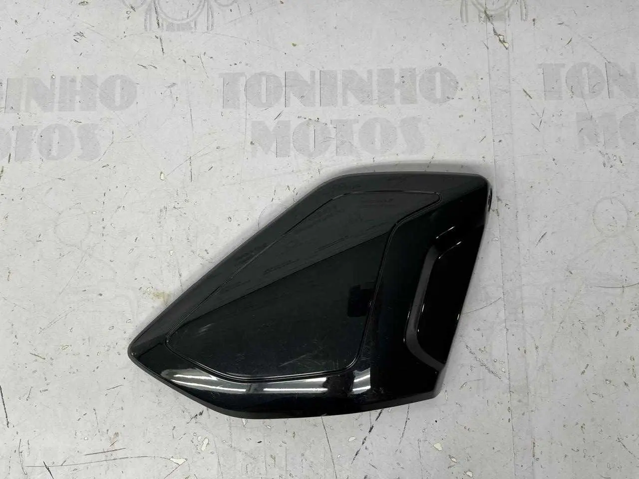 ACABAMENTO TAMPA LATERAL DIREITO YAMAHA FAZER 150 2023