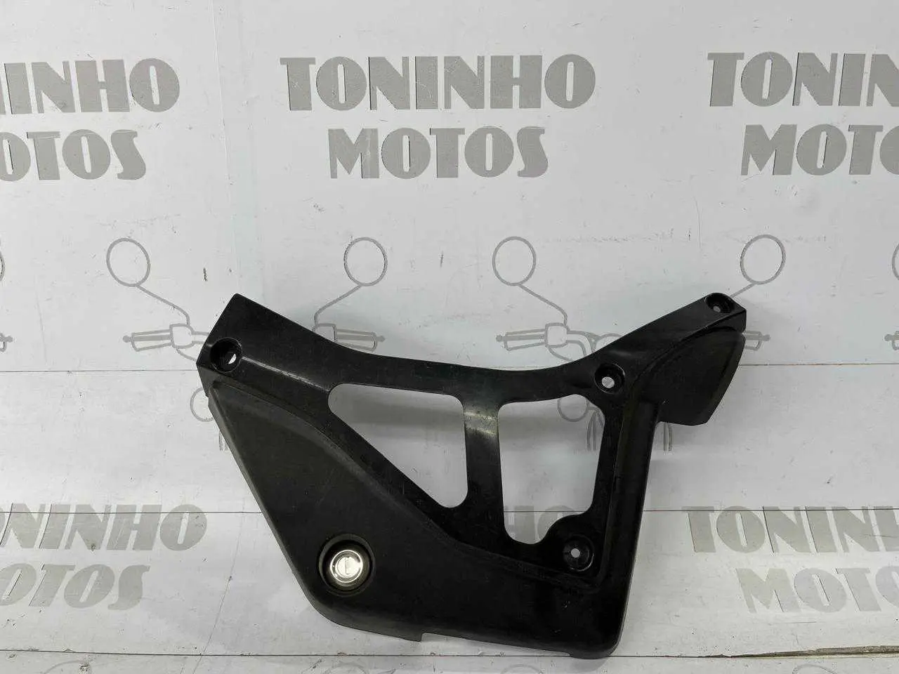 TAMPA LATERAL INFERIOR DIREITO HONDA TITAN 150 SPORT 2004