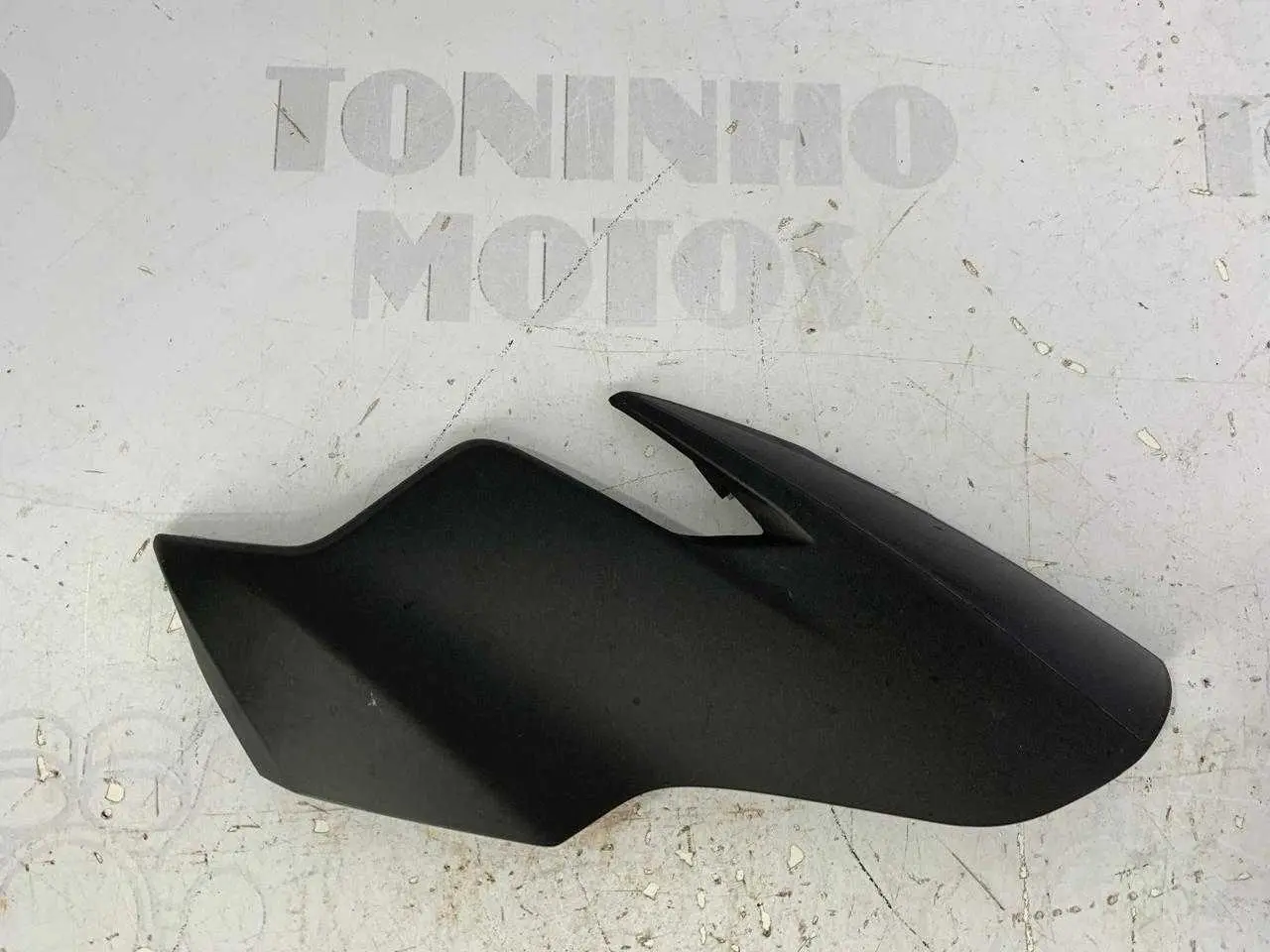 ACABAMENTO FAROL ESQUERDO YAMAHA FZ25 2022 a 2024