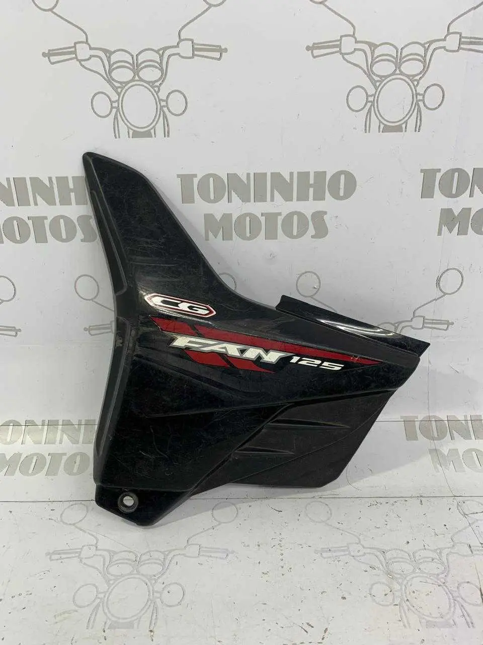 TAMPA LATERAL ESQUERDO HONDA FAN 125 KS / CARGO 125