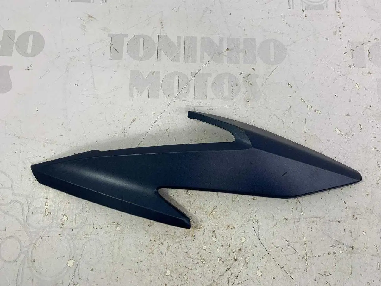 ABA LATERAL DO FAROL LADO ESQUERDO HONDA CB 300F 2023/2024
