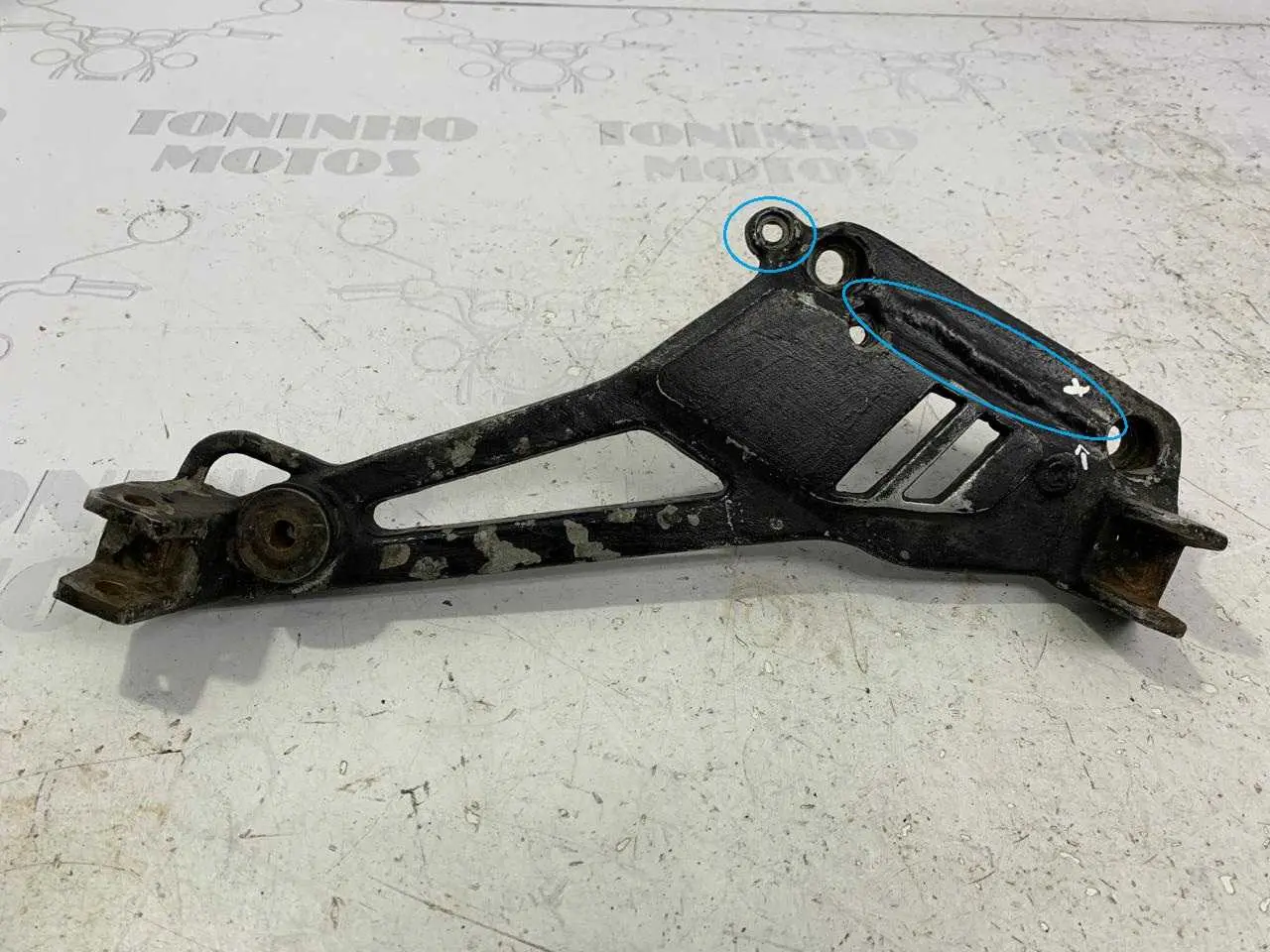SUPORTE DE PEDALEIRA LADO DIREITO HONDA CB500 1998 À 2004